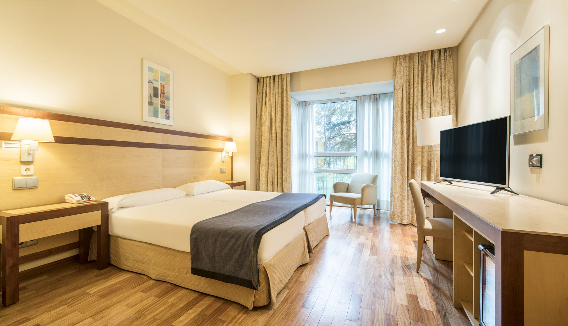 Ilunion Pio XII Hotel Madrid Bagian luar foto