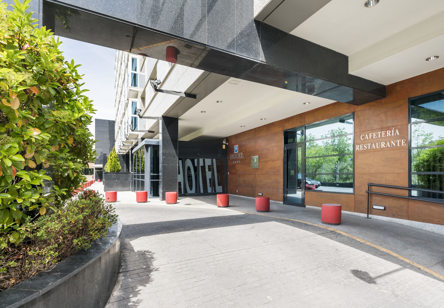 Ilunion Pio XII Hotel Madrid Bagian luar foto