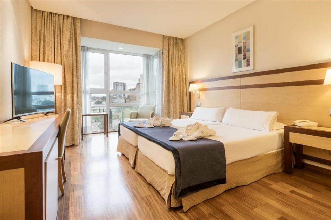 Ilunion Pio XII Hotel Madrid Bagian luar foto