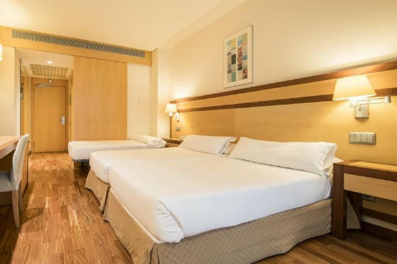 Ilunion Pio XII Hotel Madrid Bagian luar foto