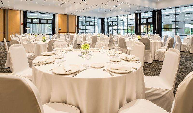 Ilunion Pio XII Hotel Madrid Bagian luar foto
